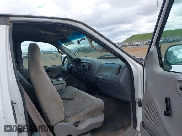 2000 Ford F-150 XL with VIN 1FTRX17W5YKB03384, listed as a IAAI auction lot 41723526 with 281,658 mi miles. Bid and sale history available at carsss.com. Image 5.