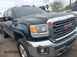 2016 GMC Sierra 2500HD SLT z VIN 1GT12TE81GF151080, wystawiony jako IAAI lot #41697001 z przebiegiem 422 187 mil mil oraz . Historia ofert i sprzedaży dostępna na DreamBid. Obrazek 1.