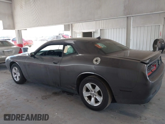 2018 Dodge Challenger SXT z VIN 2C3CDZAG5JH339596, wystawiony jako IAAI lot #42343718 z przebiegiem 62 113 mil mil oraz . Historia ofert i sprzedaży dostępna na DreamBid. Obrazek 15.
