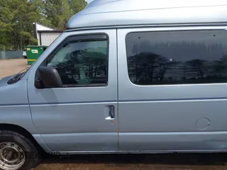 1999 Ford Econoline Passenger XL z VIN 1FMRE112XXHA78677, wystawiony jako IAAI lot #41973782 z przebiegiem 142 051 mil mil oraz . Historia ofert i sprzedaży dostępna na DreamBid. Obrazek 14.