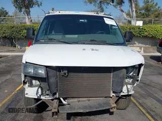 2018 Chevrolet Express Cargo with VIN 1GCWGAFP3J1343798, listed as a IAAI auction lot 40219592 with 121,288 mi miles and . Bid and sale history available at DreamBid. Image 13.
