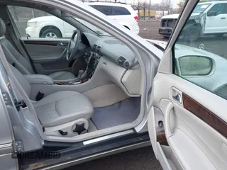 2005 Mercedes-Benz C 240 with VIN WDBRF81J85F682852, listed as a IAAI auction lot 41928945 with 106,981 mi miles and . Bid and sale history available at DreamBid. Image 5.
