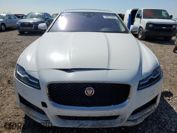 2018 Jaguar XF with VIN SAJBD4EV3JCY57424, listed as a Copart auction lot 50470925 with 65,613 mi miles and Clean Title. Bid and sale history available at DreamBid. Image 5.