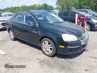 2007 Volkswagen Jetta Wolfsburg Edition с VIN 3VWEF81K97M188119, выставлен на аукционе IAAI как лот 42150983 с пробегом 240 793 миль миль и . История ставок и продаж доступна на DreamBid. Изображение 1.