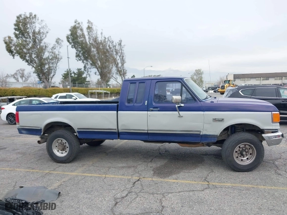 1989 Ford F-250 HD with VIN 1FTHX25G6KKA13830, listed as a IAAI auction lot 41701242 with 1,846 mi miles. Bid and sale history available at carsss.com. Image 14.