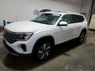 2024 Volkswagen Atlas SEL with VIN 1V2BR2CA1RC516585, listed as a Copart auction lot 44335095 with 17,611 mi miles and Clean title. Bid and sale history available at DreamBid. Image 1.