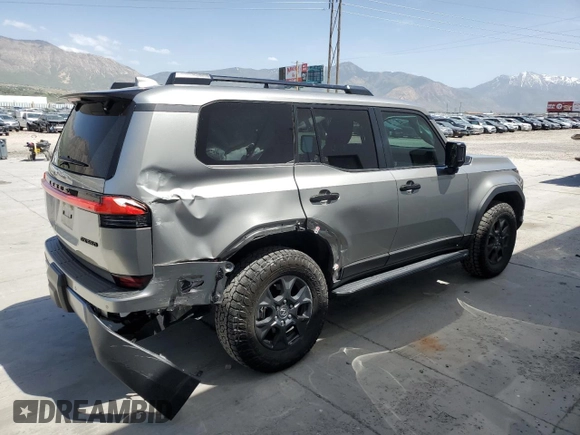 2024 Lexus GX 550 Premium z VIN JTJTBCDX5R5008785, wystawiony jako Copart lot #56320615 z przebiegiem 9 000 mil mil oraz Szkoda całkowita • Salvage title. Historia ofert i sprzedaży dostępna na DreamBid. Obrazek 3.