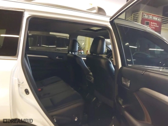 2017 Toyota Highlander XLE with VIN 5TDJZRFH8HS457014, listed as a IAAI auction lot 41361567 with 38,085 mi miles. Bid and sale history available at carsss.com. Image 8.