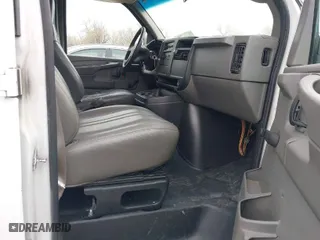 2007 Chevrolet Express Cargo Van with VIN 1GCFG15X671194331, listed as a IAAI auction lot 41900166 with 207,529 mi miles. Bid and sale history available at carsss.com. Image 5.