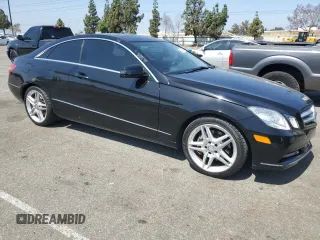 2013 Mercedes-Benz E 350 z VIN WDDKJ5KB6DF198576, wystawiony jako Copart lot #61848745 z przebiegiem 88 610 mil mil oraz Szkoda całkowita • Salvage title. Historia ofert i sprzedaży dostępna na DreamBid. Obrazek 4.