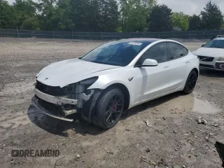 2018 Tesla Model 3 Long Range Battery z VIN 5YJ3E1EB7JF106429, wystawiony jako Copart lot #56319995 z przebiegiem 145 648 mil mil oraz Tytuł czysty. Historia ofert i sprzedaży dostępna na DreamBid. Obrazek 1.