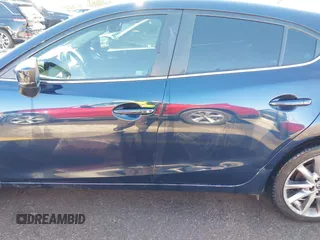 2018 Mazda 3 Touring z VIN 3MZBN1L36JM238646, wystawiony jako IAAI lot #41376772 z przebiegiem 97 261 mil mil oraz . Historia ofert i sprzedaży dostępna na DreamBid. Obrazek 14.