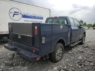 2019 Ford F-250 XL with VIN 1FT7X2BT1KEE95571, listed as a Copart auction lot 62677135 with 136,344 mi miles and Salvage title. Bid and sale history available at DreamBid. Image 3.