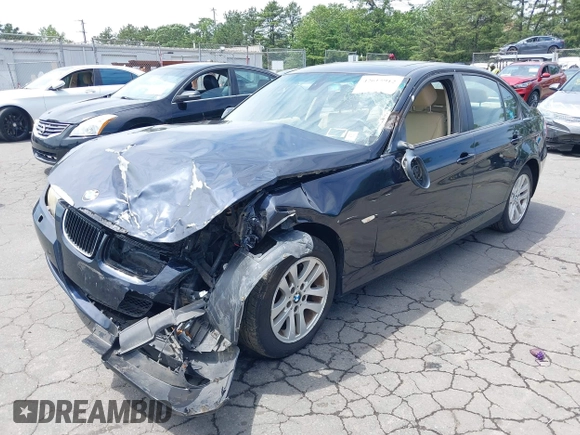 2007 BMW 3 Series 328xi z VIN WBAVC93577KX52072, wystawiony jako IAAI lot #42615912 z przebiegiem 138 000 mil mil oraz . Historia ofert i sprzedaży dostępna na DreamBid. Obrazek 2.