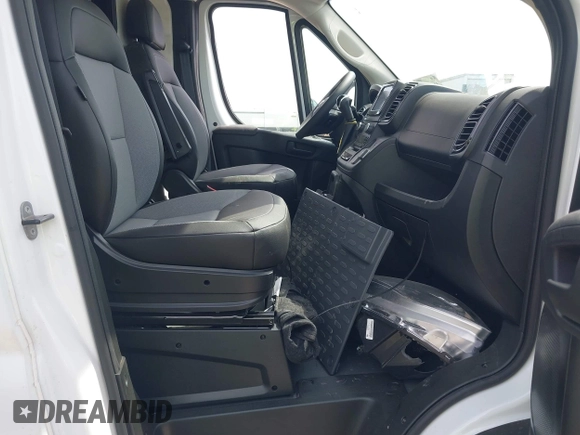 2025 Ram ProMaster Cargo with VIN 3C6MRVHG0SE545736, listed as a IAAI auction lot 42022112 with 683 mi miles and . Bid and sale history available at DreamBid. Image 5.