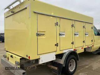 2019 Ford Econoline Commercial with VIN 1FDXE4FS3KDC07778, listed as a Copart auction lot 43640515 with 138,321 mi miles and Clean Title. Bid and sale history available at carsss.com. Image 3.