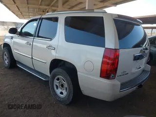 2007 Cadillac Escalade z VIN 1GYEC63897R329524, wystawiony jako IAAI lot #42360946 z przebiegiem 258 041 mil mil oraz . Historia ofert i sprzedaży dostępna na DreamBid. Obrazek 3.