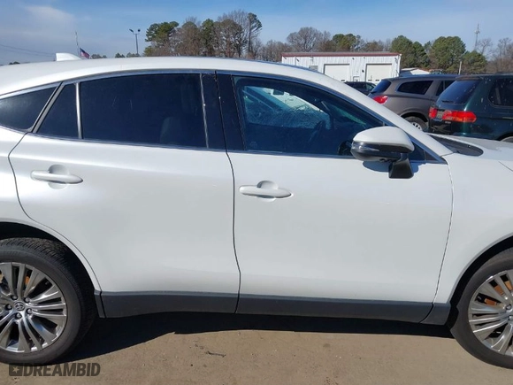 2024 Toyota Venza LE with VIN JTEAAAAH6RJ155084, listed as a IAAI auction lot 41416418 with 9,220 mi miles. Bid and sale history available at carsss.com. Image 13.