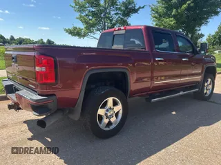 2015 GMC Sierra 2500HD Denali z VIN 1GT120E88FF102231, wystawiony jako Copart lot #60239065 z przebiegiem 305 655 mil mil oraz Czysty tytuł • Clean title. Historia ofert i sprzedaży dostępna na DreamBid. Obrazek 4.