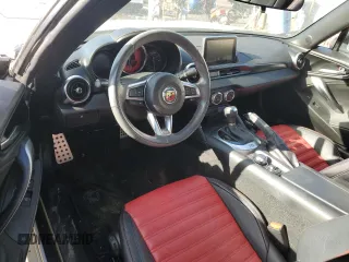 2019 FIAT 124 Spider Urbana Edition z VIN JC1NFAEK8K0142228, wystawiony jako Copart lot #42313995 z przebiegiem 13 935 mil mil oraz Szkoda całkowita • Salvage title. Historia ofert i sprzedaży dostępna na DreamBid. Obrazek 8.