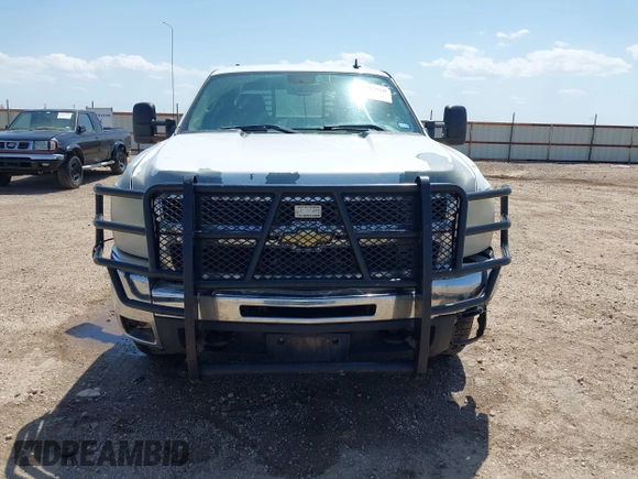 2009 Chevrolet Silverado 3500HD with VIN 1GBHK83699F159061, listed as a IAAI auction lot 41982560 with 352,309 mi miles and . Bid and sale history available at DreamBid. Image 12.