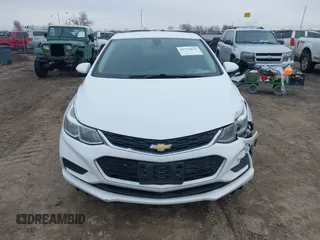 2017 Chevrolet Cruze LS z VIN 1G1BC5SM7H7140622, wystawiony jako IAAI lot #41725637 z przebiegiem 137 089 mil mil oraz . Historia ofert i sprzedaży dostępna na DreamBid. Obrazek 12.