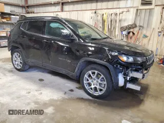 2024 Jeep Compass Latitude Lux с VIN 3C4NJDFN9RT133806, выставлен на аукционе Copart как лот 54915595 с пробегом 11 991 миль миль и Списание • Salvage title. История ставок и продаж доступна на DreamBid. Изображение 4.