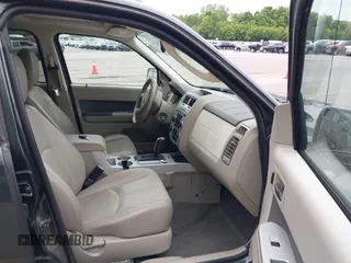 2009 Mercury Mariner Premier z VIN 4M2CU87759KJ17765, wystawiony jako IAAI lot #42354423 z przebiegiem 163 907 mil mil oraz . Historia ofert i sprzedaży dostępna na DreamBid. Obrazek 5.