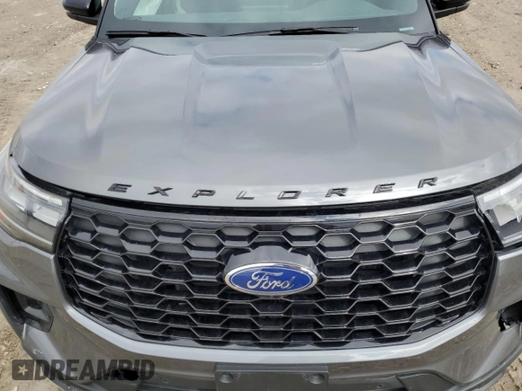 2025 Ford Explorer ST-Line z VIN 1FMUK8KH1SGA35391, wystawiony jako Copart lot #51157515 z przebiegiem 10 269 mil mil oraz Szkoda całkowita • Salvage title. Historia ofert i sprzedaży dostępna na DreamBid. Obrazek 12.
