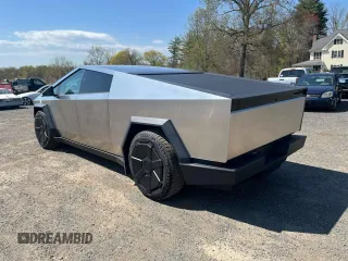 2024 Tesla Cybertruck with VIN 7G2CEHED8RA017372, listed as a Copart auction lot 54820745 with 10,870 mi miles and Clean Title. Bid and sale history available at carsss.com. Image 2.