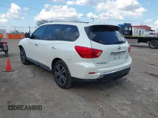 2019 Nissan Pathfinder S z VIN 5N1DR2MM5KC635874, wystawiony jako IAAI lot #41790147 z przebiegiem 97 710 mil mil oraz . Historia ofert i sprzedaży dostępna na DreamBid. Obrazek 3.