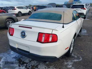 2010 Ford Mustang V6 с VIN 1ZVBP8EN8A5177825, выставлен на аукционе IAAI как лот 41828793 с пробегом Не указан миль и . История ставок и продаж доступна на DreamBid. Изображение 4.