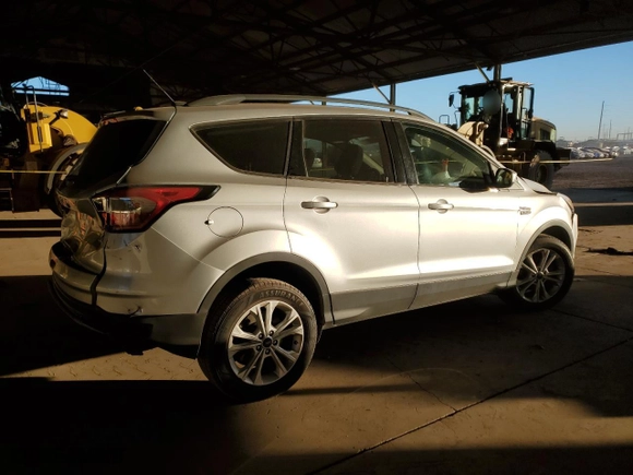 2018 Ford Escape SE with VIN 1FMCU0GD3JUC88645, listed as a Copart auction lot 88528915 with 113,732 mi miles and Salvage Title. Bid and sale history available at carsss.com. Image 3.
