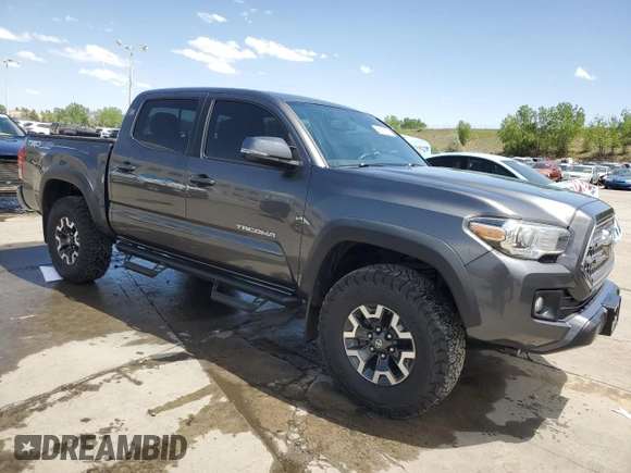 2017 Toyota Tacoma SR5 z VIN 3TMCZ5AN6HM060416, wystawiony jako Copart lot #56697175 z przebiegiem 120 029 mil mil oraz Szkoda całkowita • Salvage title. Historia ofert i sprzedaży dostępna na DreamBid. Obrazek 4.