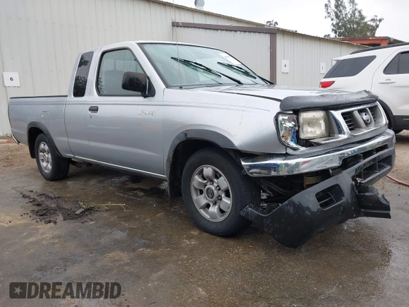 2000 Nissan Frontier XE z VIN 1N6DD26S3YC366567, wystawiony jako IAAI lot #42104187 z przebiegiem 98 223 mil mil oraz . Historia ofert i sprzedaży dostępna na DreamBid. Obrazek 1.