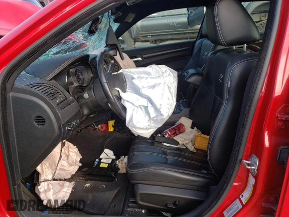 2015 Chrysler 300 S z VIN 2C3CCABT5FH743408, wystawiony jako Copart lot #62085374 z przebiegiem Nie podano mil oraz Szkoda całkowita • Salvage title. Historia ofert i sprzedaży dostępna na DreamBid. Obrazek 7.