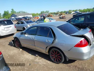 2006 Honda Accord LX SE z VIN 1HGCM563X6A086986, wystawiony jako IAAI lot #42270526 z przebiegiem 285 361 mil mil oraz . Historia ofert i sprzedaży dostępna na DreamBid. Obrazek 14.