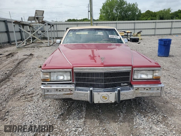 1991 Cadillac Brougham z VIN 1G6DW5474MR703030, wystawiony jako Copart lot #64687894 z przebiegiem 161 866 mil mil oraz Szkoda całkowita • Salvage title. Historia ofert i sprzedaży dostępna na DreamBid. Obrazek 5.