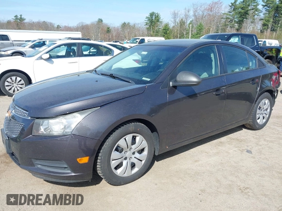 2014 Chevrolet Cruze LS z VIN 1G1PA5SH2E7151389, wystawiony jako IAAI lot #42147215 z przebiegiem 133 722 mil mil oraz . Historia ofert i sprzedaży dostępna na DreamBid. Obrazek 2.