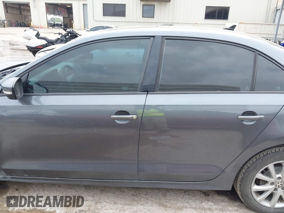 2012 Volkswagen Jetta SE with VIN 3VWDX7AJ5CM326405, listed as a IAAI auction lot 42135484 with 187,268 mi miles and . Bid and sale history available at DreamBid. Image 14.