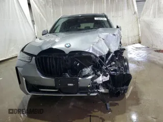 2024 BMW X5 xDrive40i z VIN 5UX23EU00R9U33915, wystawiony jako Copart lot #58737875 z przebiegiem Nie podano mil oraz Czysty tytuł • Clean title. Historia ofert i sprzedaży dostępna na DreamBid. Obrazek 5.