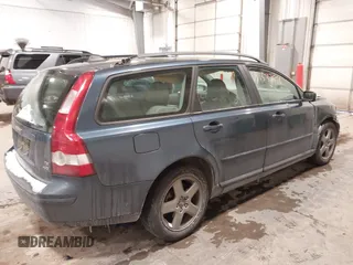 2005 Volvo V50 with VIN YV1MJ682852096117, listed as a IAAI auction lot 41532856 with 122,262 mi miles. Bid and sale history available at carsss.com. Image 4.