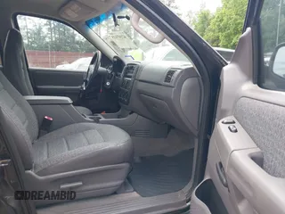 2002 Ford Explorer XLS z VIN 1FMZU62E12ZB98055, wystawiony jako IAAI lot #42107415 z przebiegiem 151 319 mil mil oraz . Historia ofert i sprzedaży dostępna na DreamBid. Obrazek 5.
