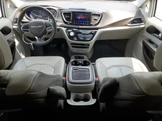 2017 Chrysler Pacifica Touring L Plus с VIN 2C4RC1EG2HR833620, выставлен на аукционе Copart как лот 57954605 с пробегом 106 025 миль миль и Списание • Salvage title. История ставок и продаж доступна на DreamBid. Изображение 8.