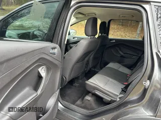 2018 Ford Escape SE z VIN 1FMCU9GD9JUB85704, wystawiony jako Copart lot #57363735 z przebiegiem 136 440 mil mil oraz Czysty tytuł • Clean title. Historia ofert i sprzedaży dostępna na DreamBid. Obrazek 6.