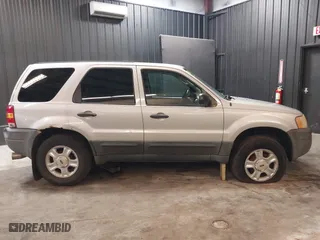 2004 Ford Escape XLT with VIN 1FMYU03164KA95424, listed as a IAAI auction lot 41810929 with 229,539 mi miles. Bid and sale history available at carsss.com. Image 13.