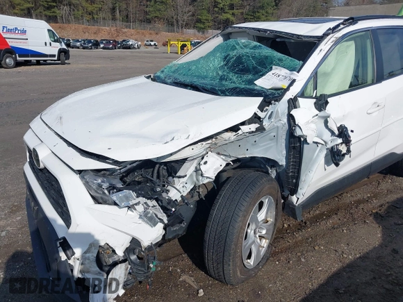 2019 Toyota RAV4 XLE with VIN JTMP1RFVXKD014440, listed as a IAAI auction lot 41877070 with 1 mi miles. Bid and sale history available at carsss.com. Image 6.