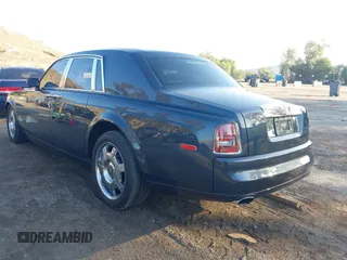 2008 Rolls-Royce Phantom z VIN SCA1S68538UX08739, wystawiony jako IAAI lot #41542958 z przebiegiem 15 238 mil mil oraz . Historia ofert i sprzedaży dostępna na DreamBid. Obrazek 3.