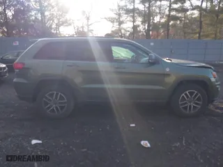 2019 Jeep Grand Cherokee Trailhawk with VIN 1C4RJFLG8KC822501, listed as a IAAI auction lot 41445574 with 94,742 mi miles. Bid and sale history available at carsss.com. Image 13.