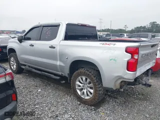 2021 Chevrolet Silverado 1500 Custom with VIN 3GCPYBEK5MG162138, listed as a IAAI auction lot 40882386 with 104,537 mi miles. Bid and sale history available at carsss.com. Image 14.